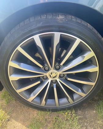 Skoda Superb cena 115000 przebieg: 160000, rok produkcji 2019 z Słubice małe 79